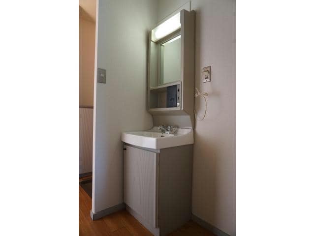  東海道本線<琵琶湖線・JR京都線>/石山駅 バス15分赤川下車:停歩5分 1階 築33年