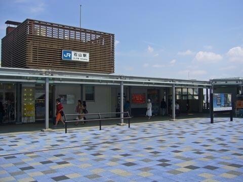 最寄駅。ＪＲ石山駅、京阪石山駅へ徒歩15分。 東海道本線<琵琶湖線・JR京都線>/石山駅 徒歩14分 1階 築19年