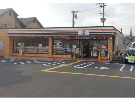 セブンイレブン大津南志賀4丁目店(コンビニ)まで639m スリーハイム