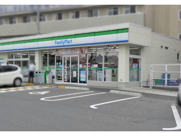 ファミリーマート大津御殿浜店(コンビニ)まで544m 東海道本線<琵琶湖線・JR京都線>/石山駅 徒歩20分 2階 築32年