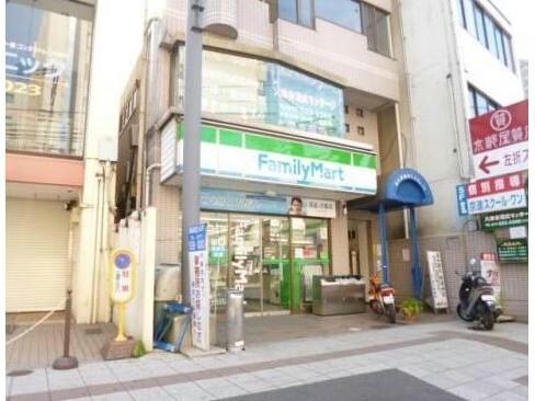 ファミリーマートびわ湖浜大津駅前店(コンビニ)まで80m 東海道本線<琵琶湖線・JR京都線>/大津駅 徒歩17分 8階 築17年