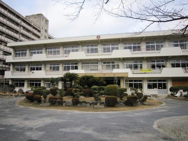 大津市立中央小学校(小学校)まで323m Ｒ-Ⅱコート