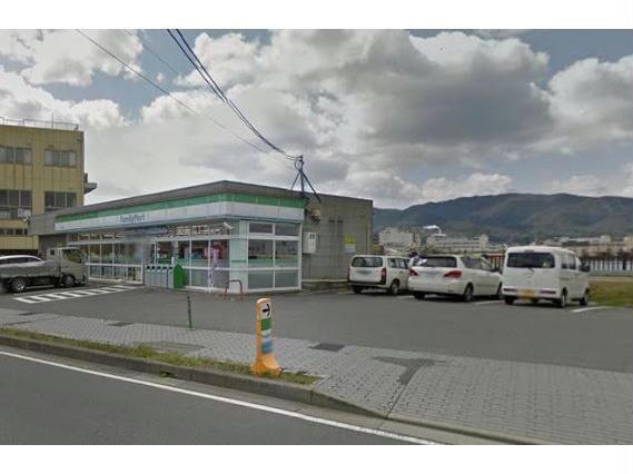 ファミリーマート玉野浦店(コンビニ)まで922m 安土ハイツ
