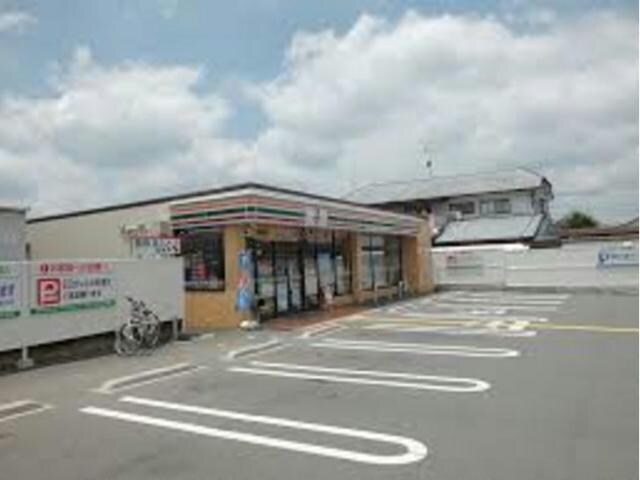 セブンイレブン大津大江7丁目店(コンビニ)まで1105m 東海道本線<琵琶湖線・JR京都線>/瀬田駅 バス5分朝倉下車:停歩3分 3階 築32年