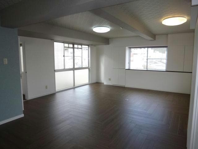  東海道本線<琵琶湖線・JR京都線>/大津駅 徒歩12分 5階 築37年