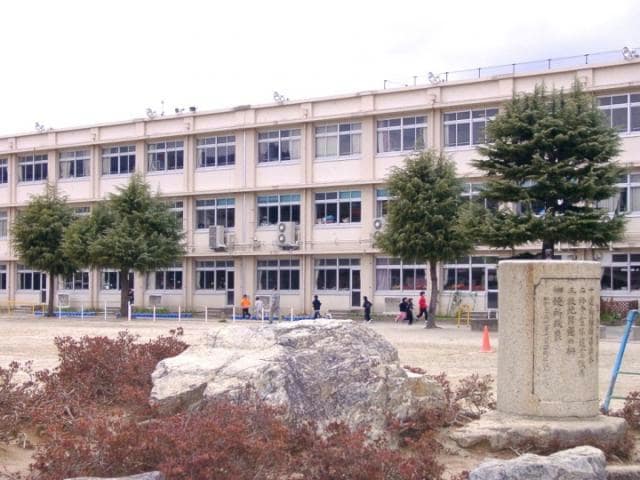 大津市立膳所小学校(小学校)まで1160m 京阪石山坂本線/粟津駅 徒歩3分 2階 築46年