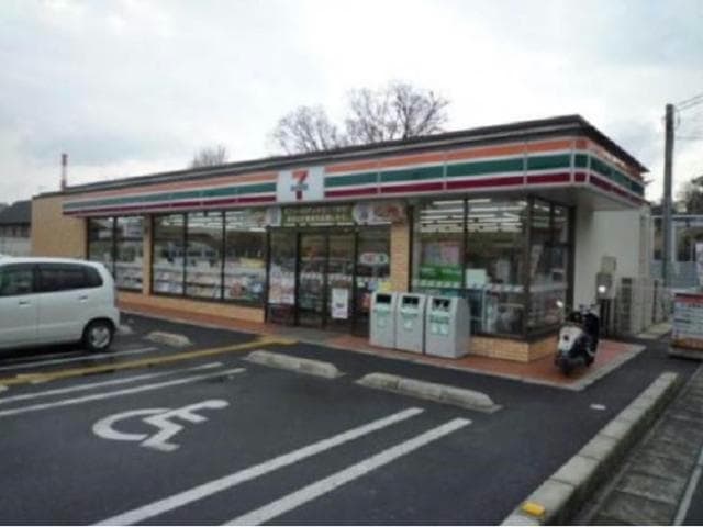 セブンイレブン大津美崎町店(コンビニ)まで370m 東海道本線<琵琶湖線・JR京都線>/石山駅 徒歩16分 1-2階 築12年