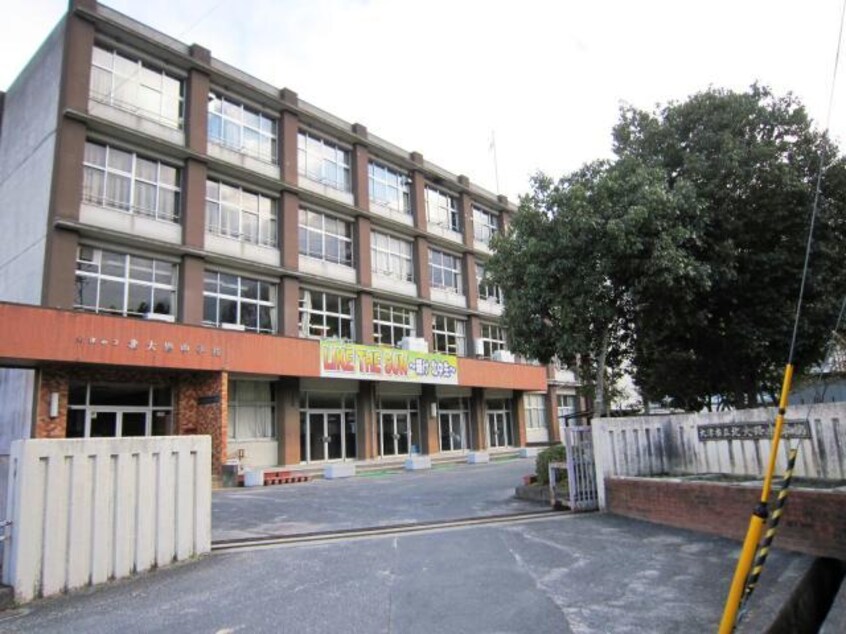 大津市立北大路中学校(中学校/中等教育学校)まで1738m 東海道本線<琵琶湖線・JR京都線>/石山駅 徒歩23分 3階 築10年