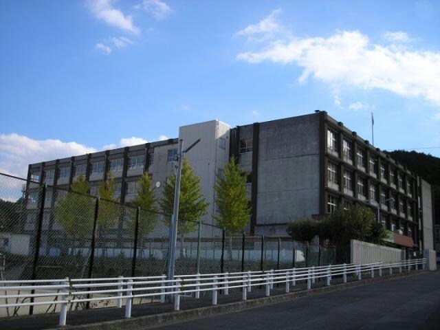 大津市立石山中学校(中学校/中等教育学校)まで378m ハイツ湖南