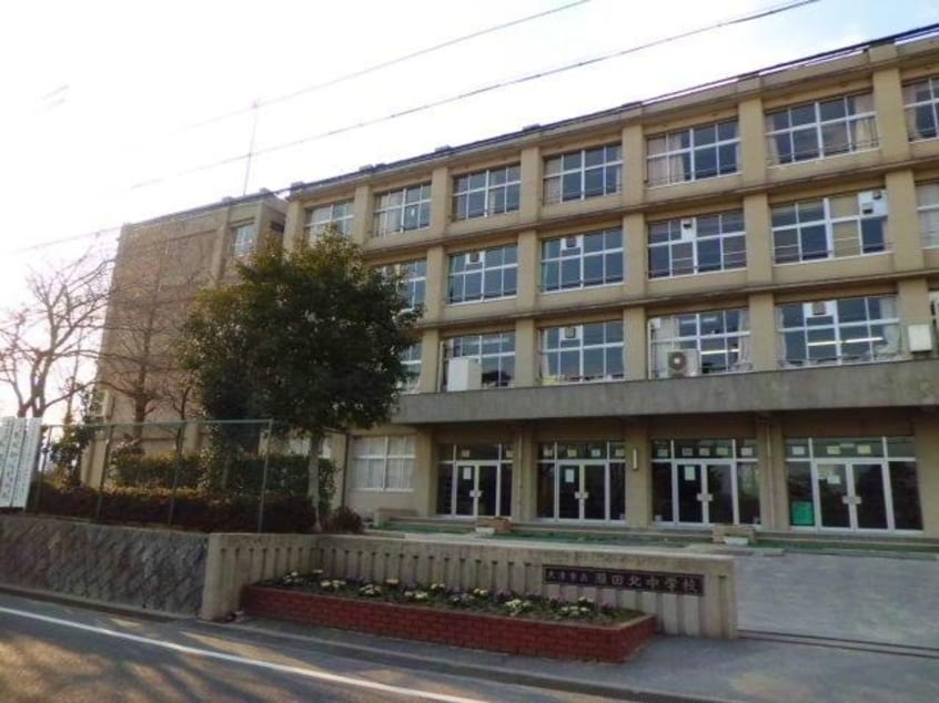 大津市立瀬田北中学校(中学校/中等教育学校)まで894m 東海道本線<琵琶湖線・JR京都線>/瀬田駅 徒歩17分 1階 築8年