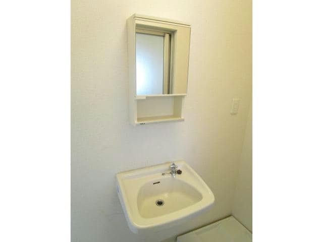  ファミール赤川