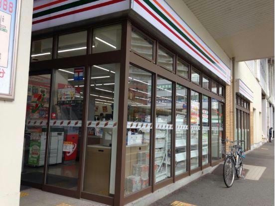 セブンイレブンハートインJR大津京駅前店(コンビニ)まで409m R-4Court大津京