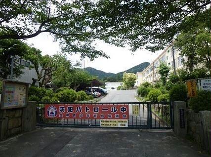 大津市立長等小学校(小学校)まで665m 東海道本線<琵琶湖線・JR京都線>/大津駅 徒歩20分 2階 築44年