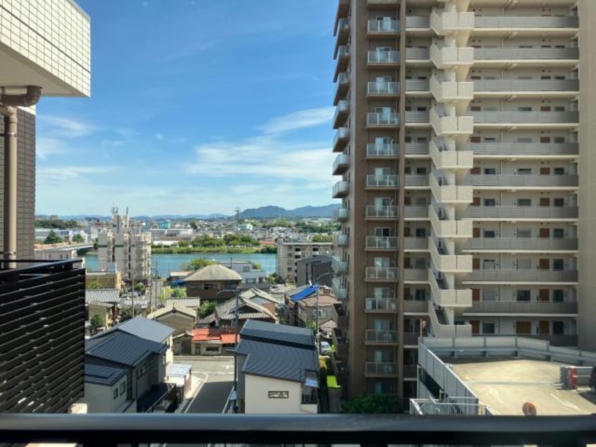  ベルヴィ石山