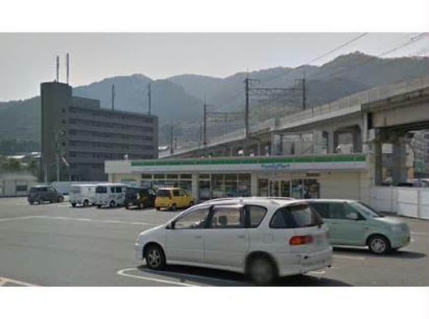 ファミリーマート皇子が丘公園前店(コンビニ)まで323m DROOM山上
