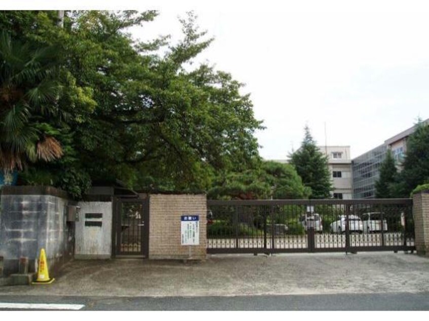 国立滋賀大学教育学部附属小学校(小学校)まで304m 前河邸西の庄貸家