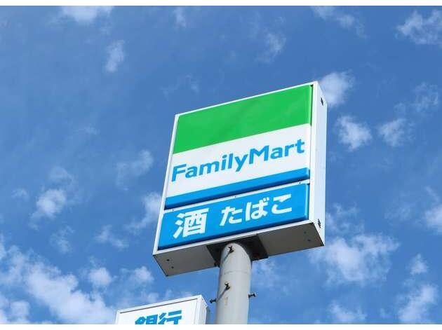 ファミリーマート札幌平岸3条店(コンビニ)まで103m アークガーデン平岸Ⅱ