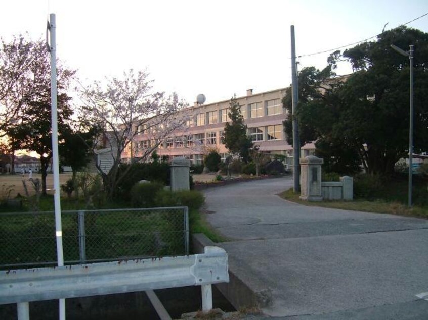 鳥取市立世紀小学校(小学校)まで397m グランドヒルズ