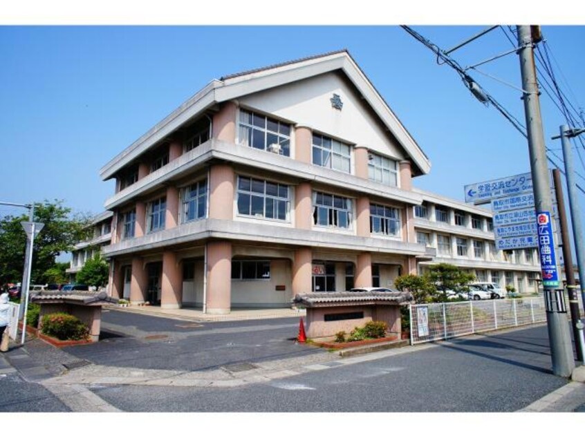 鳥取市立湖山西小学校(小学校)まで428m メゾンリアルⅡ