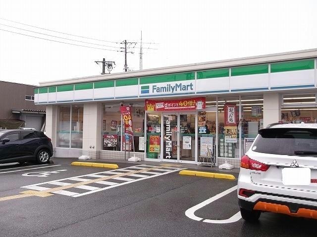 ファミリーマート鳥取商栄町店(コンビニ)まで588m アルヴィータ