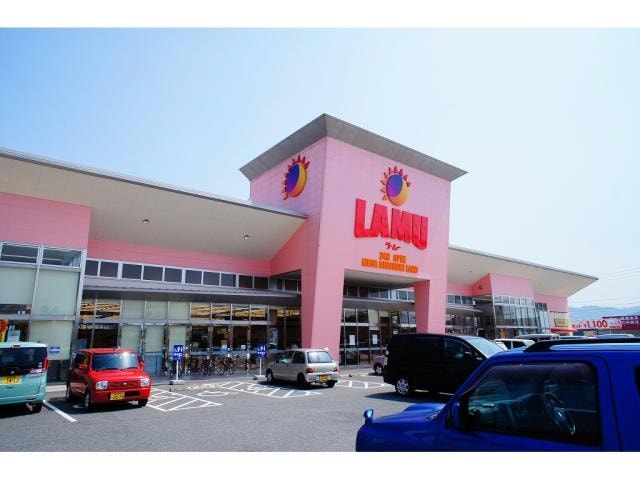 ラ・ムー鳥取店(ディスカウントショップ)まで807m ウエストカーサ　B棟