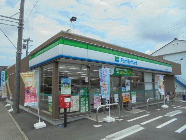 ファミリーマート岐南町平島店(コンビニ)まで1184m クレセントマンション