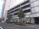 ファミリーマート岐阜駅前店(コンビニ)まで286m AZMOND