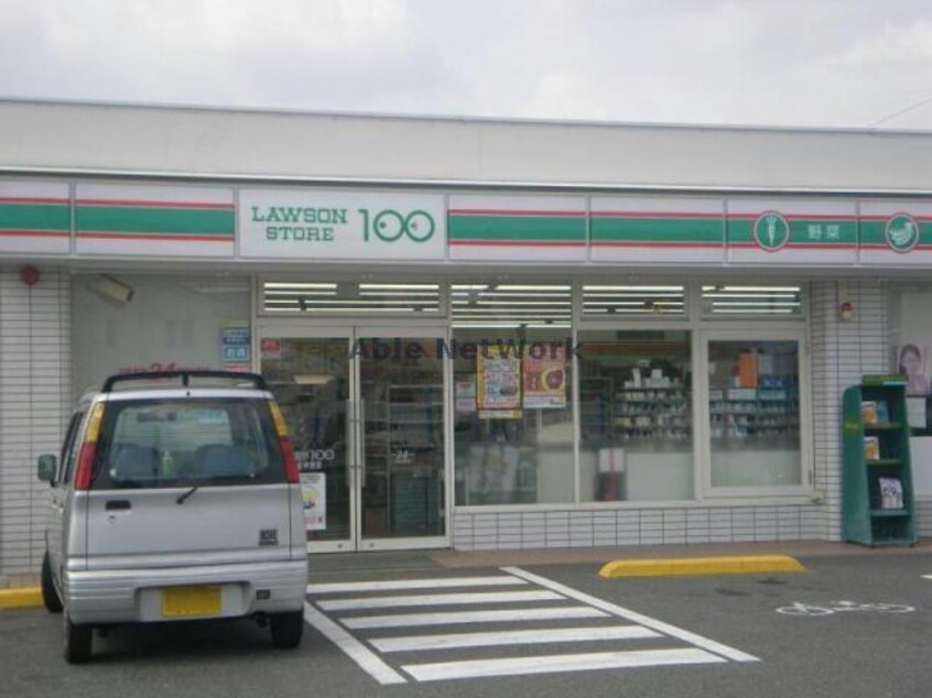 ローソンストア100笠松中野店(コンビニ)まで656m プレジオ