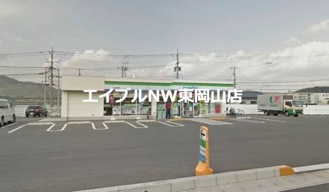 ファミリーマート岡山長岡店(コンビニ)まで1008m Grantage