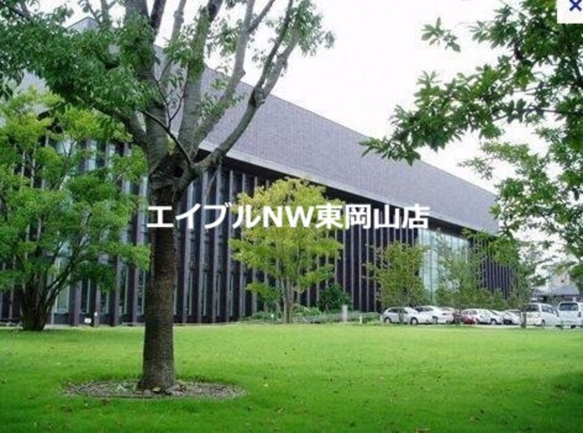 岡山市立中央図書館(図書館)まで1726m サンヴィレッジ桜B