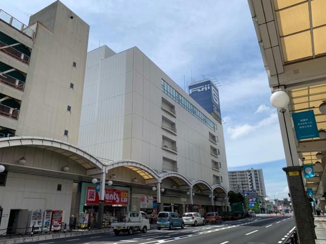 フジグラン岩国(スーパー)まで989m コンセール三笠