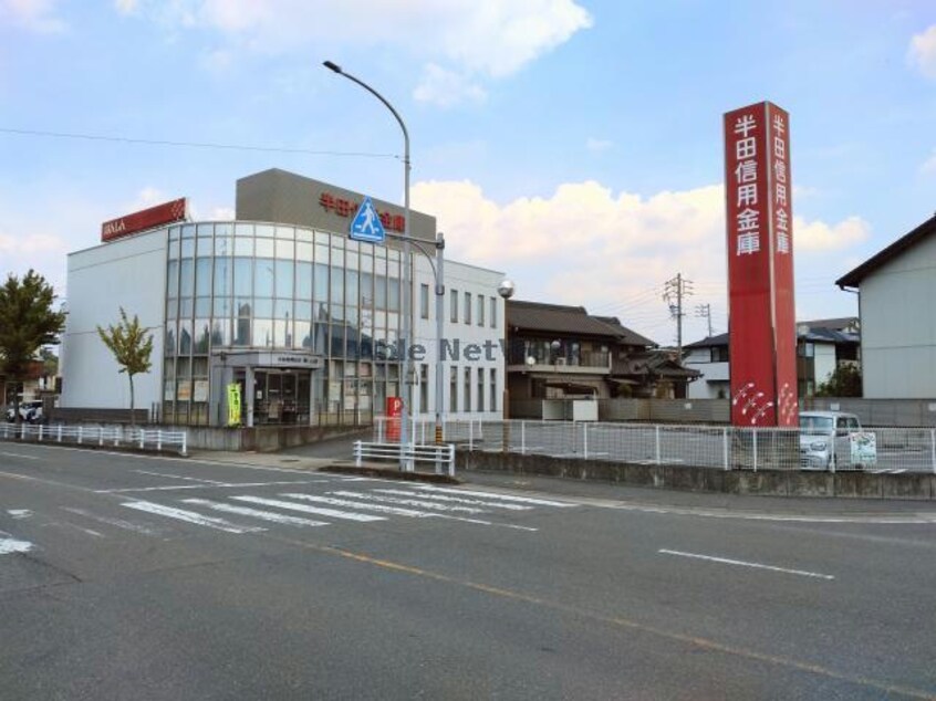 半田信用金庫横須賀支店(銀行)まで427m GT