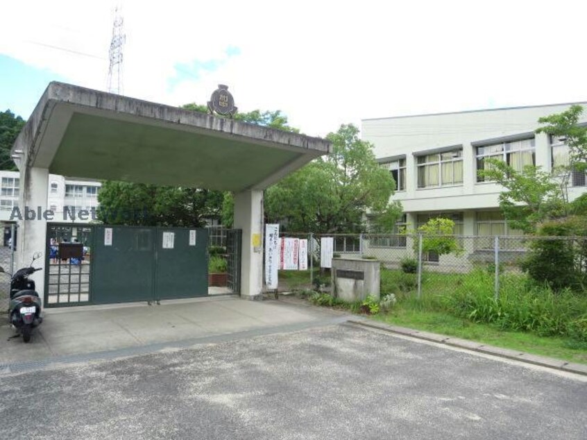 河内長野市立加賀田中学校(中学校/中等教育学校)まで1327m グリーンハイツ芝