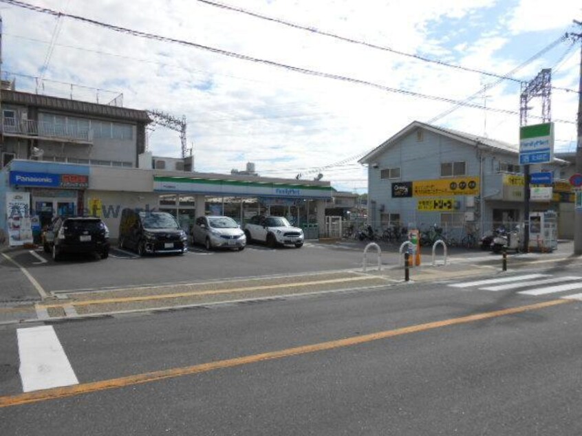 ファミリーマート千代田駅前店(コンビニ)まで261m グランドール