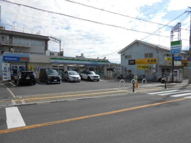 ファミリーマート千代田駅前店(コンビニ)まで605m 千代田グリーンハイツ