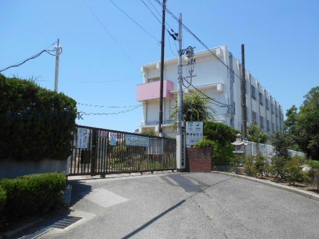 富田林市立川西小学校(小学校)まで734m エステートピア　ウラタ