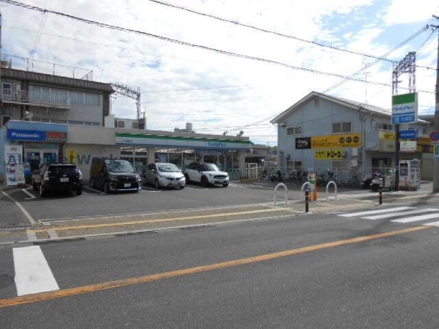 ファミリーマート千代田駅前店(コンビニ)まで413m メゾン宮阪