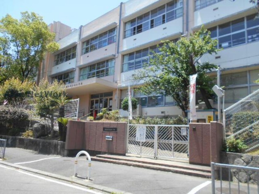 大阪狭山市立西小学校(小学校)まで711m シェーネ　エレガンシア