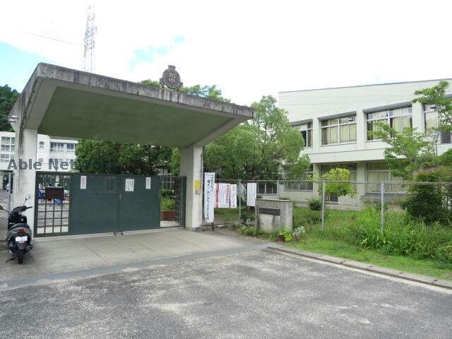 河内長野市立加賀田中学校(中学校/中等教育学校)まで976m パークサイド青葉
