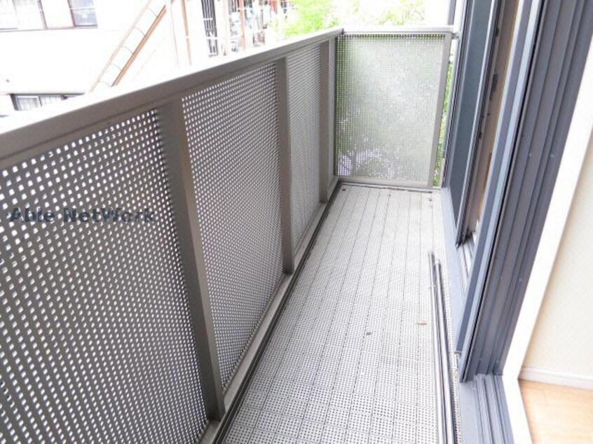  クレストコート　B