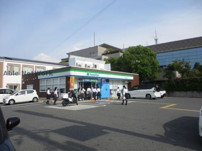 ファミリーマート狭山市役所前店(コンビニ)まで512m エステ・ラグーナ八番館