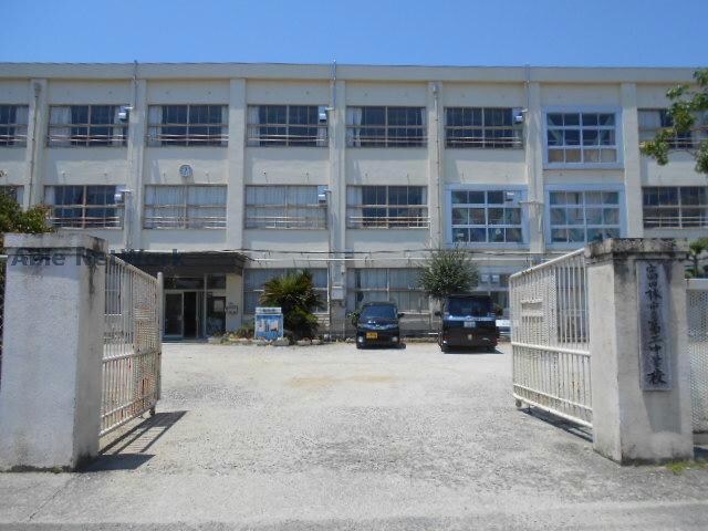 富田林市立第二中学校(中学校/中等教育学校)まで1642m カスカード