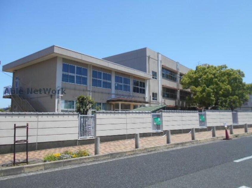 大阪狭山市立東小学校(小学校)まで884m ｽﾘｰﾊｰﾌﾞｽﾞ狭山Ⅰ番館