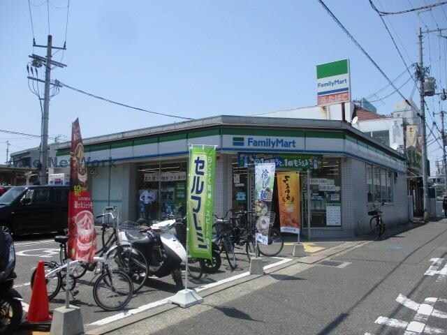 ファミリーマート大阪金剛駅前店(コンビニ)まで573m ニューハイツ松川