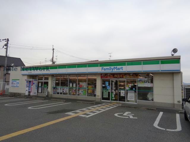 ファミリーマート富田林中野町店(コンビニ)まで570m アンソレイユ