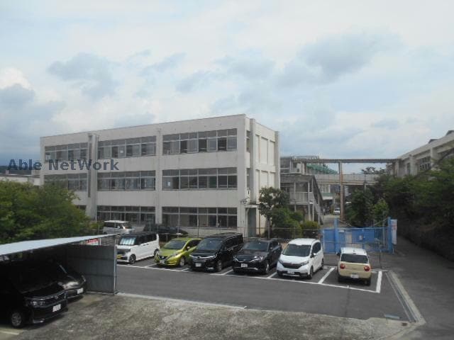 富田林市立錦郡小学校(小学校)まで717m Grow　Gold