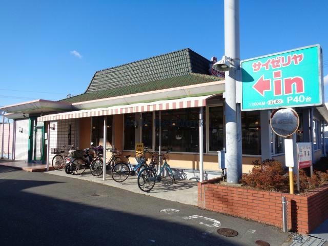 サイゼリヤ富田林若松店(その他飲食（ファミレスなど）)まで198m レフィナードKHY　Ⅰ棟