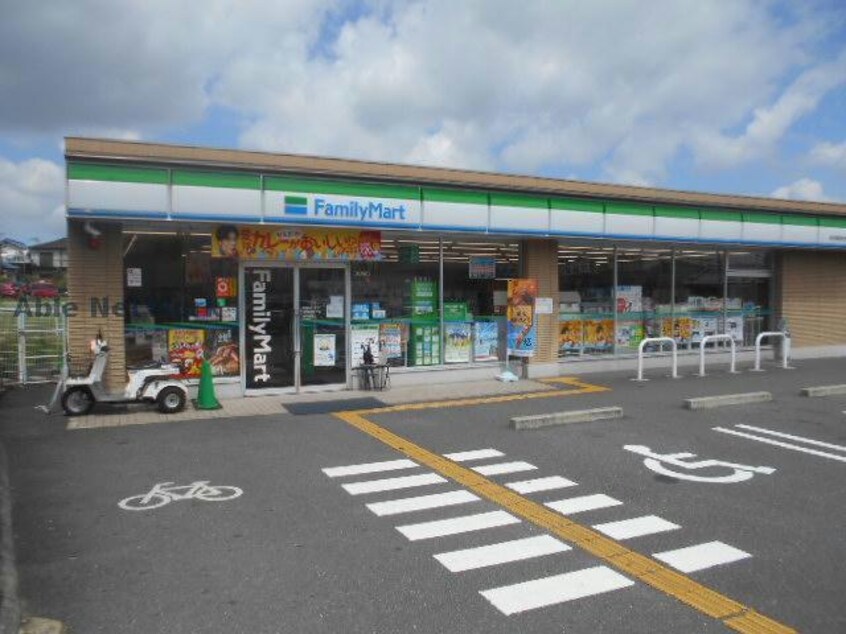 ファミリーマート河内長野木戸店(コンビニ)まで671m 新栄プロパティー千代田Ⅰ