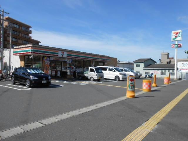セブンイレブン河内長野楠町西店(コンビニ)まで338m ビレッジハウス木戸　2号棟