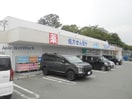 ウエルシア河内長野千代田店(ドラッグストア)まで668m ビレッジハウス木戸　2号棟